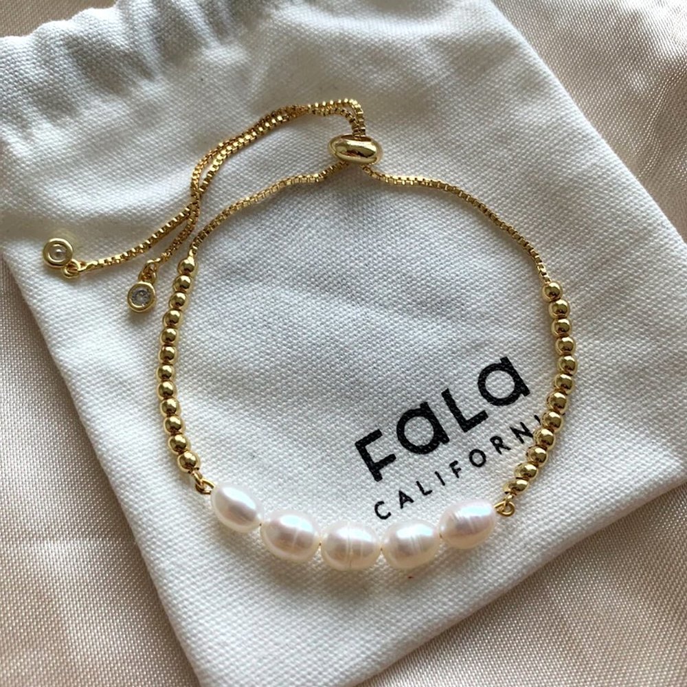 pearl bolo bracelet